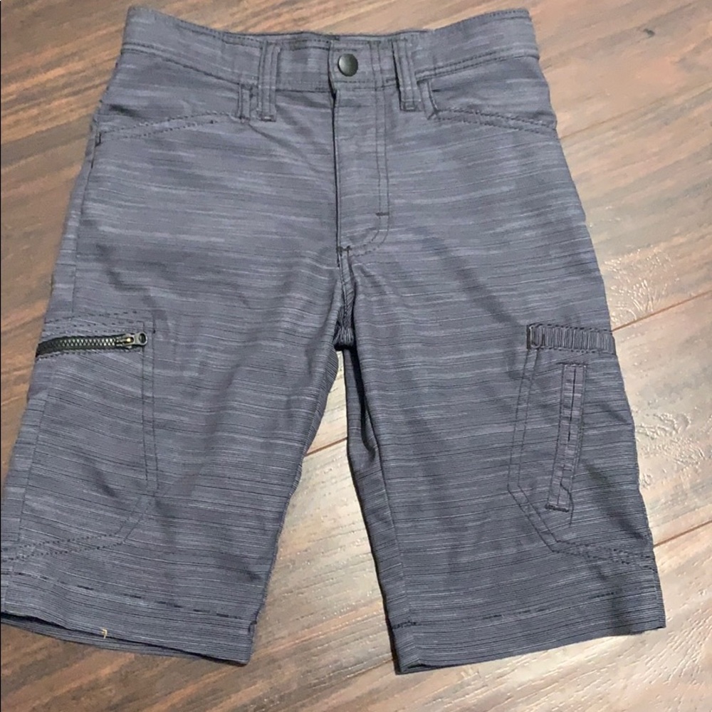 Super cute boy size 7 Lee shorts